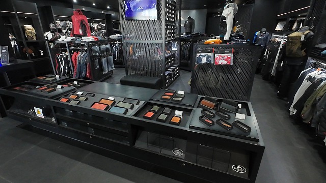 クシタニ針テラス店の店内